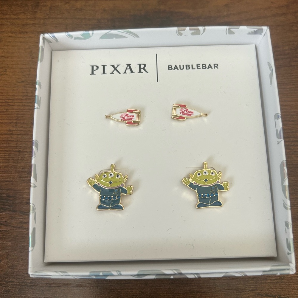 BaubleBar Pixar Alien and Pizza Planet Stud Earring Set - Green, Blue, Red, Gold